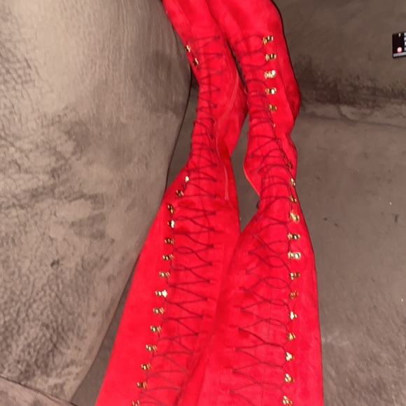 Journee - Picture 3 of 7